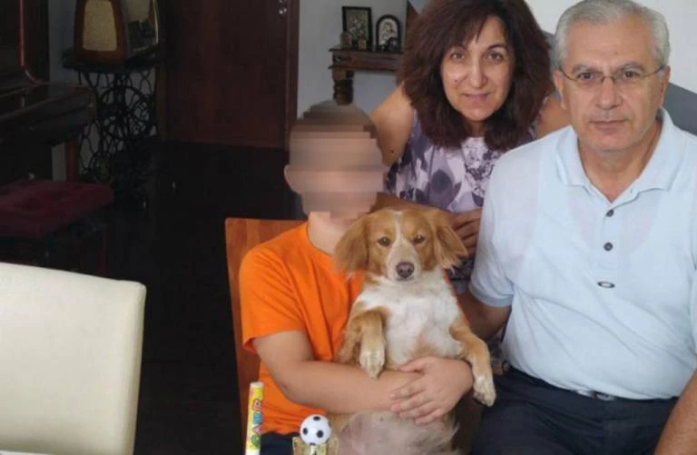 Αγρια δολοφονία του ζευγαριού στην Κύπρο: Πού στρέφονται οι έρευνες -Οι Αρχές εξετάζουν τα ρούχα του 15χρονου γιου